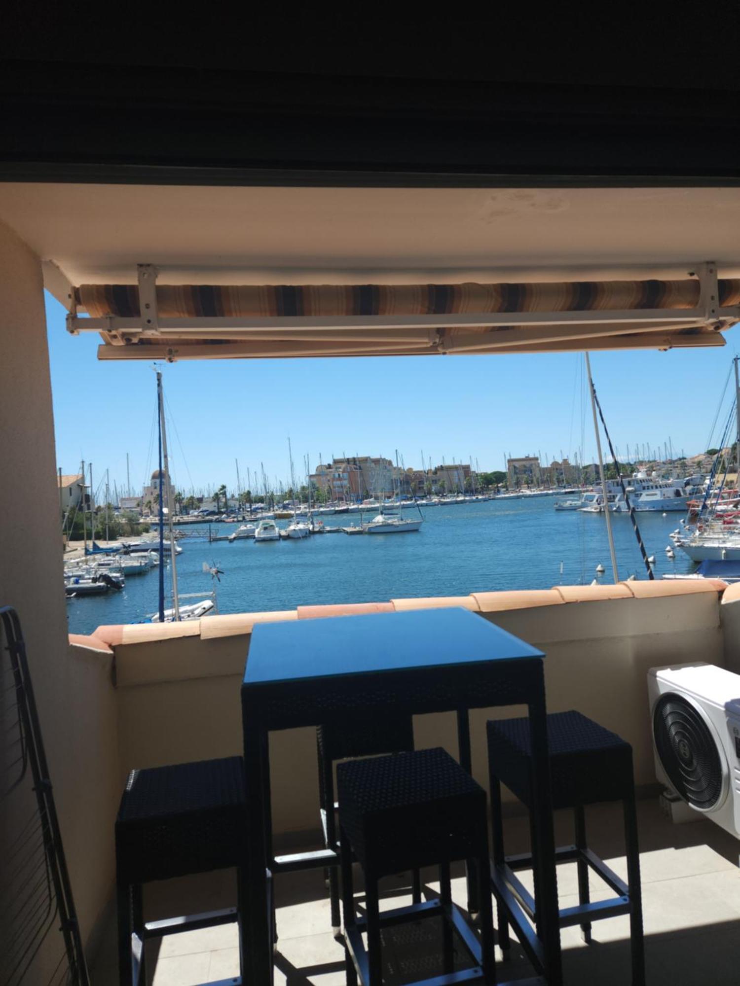 Confort Sur Le Port Груисан Екстериор снимка